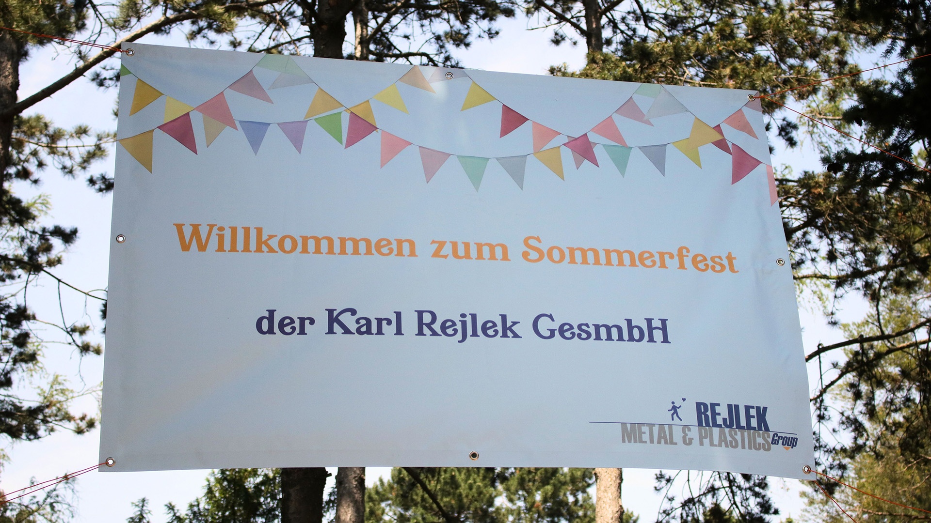 Schild am Eingang des Rejlek Sommerfest 2023