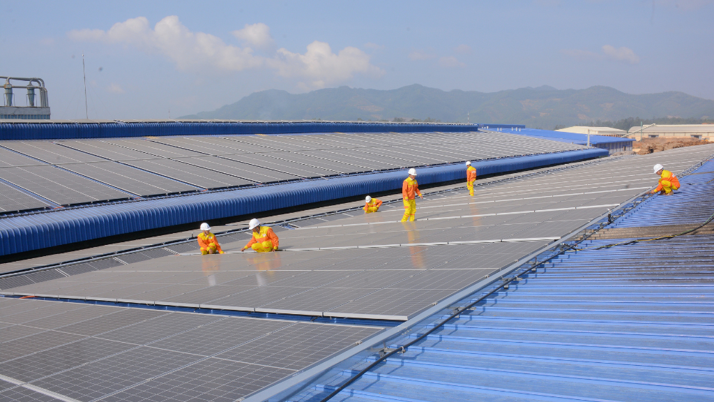 Mit dem Bau der großen Photovoltaikanlage am Dach unseres Gebäudes haben wir überdies einen wichtigen Schritt gesetzt